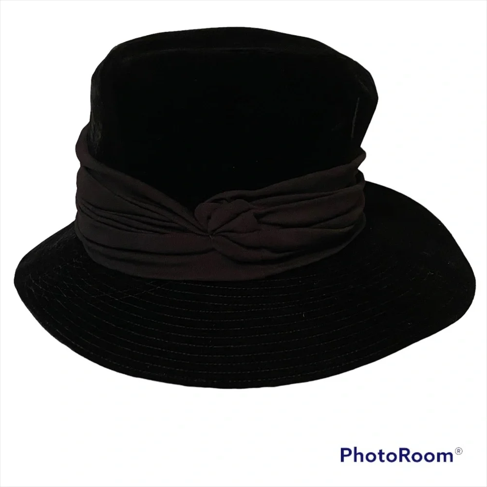 BAMBERGER’S NEW JERSEY HAT VINTAGE BLACK VELVET CLOCHE RIBBON ASYMMETRICAL BRIM